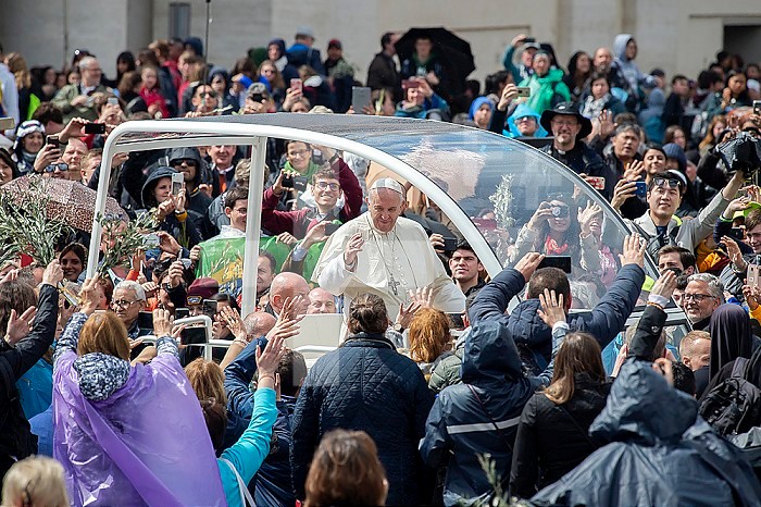 Pope Francis Pope Francis waves to faithful at the end of Palm Sunday mass in St. Peter´s square at the Vatican.
