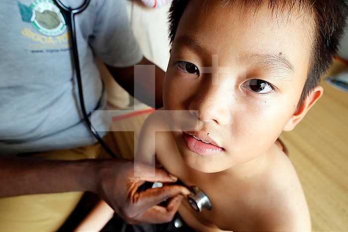 French NGO Chaine de l´Espoir. Children´s pavilion. Medical consultation with a doctor from Africa. Ho Chi Minh City. Vietnam.
