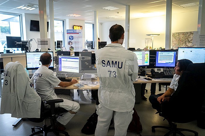 The SAMU teams intervene externally but also internally in the hospital.