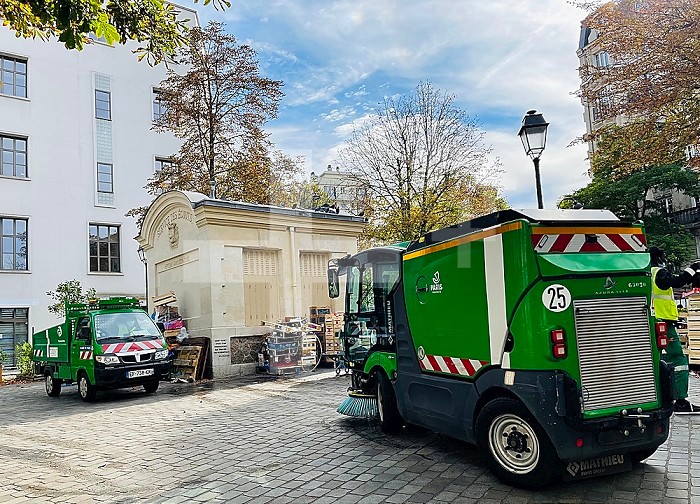 Cleaning machines for the streets and sidewalks of the city of Paris, here at the end of a market.