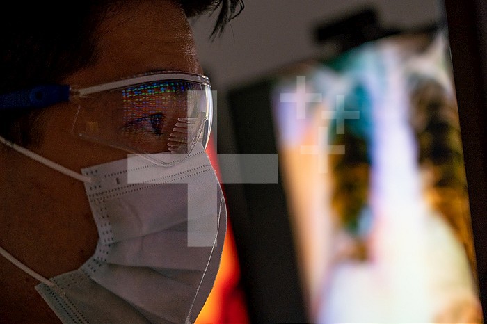 Researcher working in a medical research laboratory.