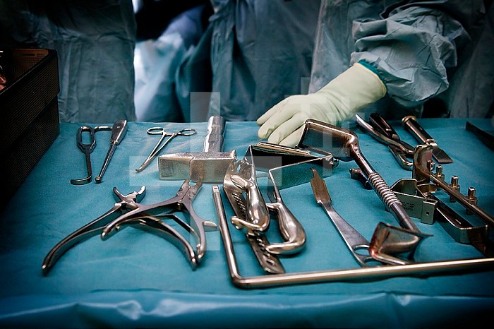 Orthopedic surgical instruments for fitting a hip prosthesis.