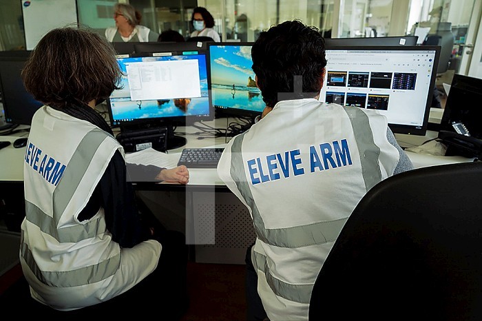All calls to the department of Herault are centralized at this location. Here are coordinated emergency services. Calls are received and processed by the ARMs, Medical Regulation Assistants. Then, depending on the case, the calls are transmitted to an emergency doctor who will decide to trigger and adapt the emergency services. Training of future ARM, Medical Regulation Assistant.