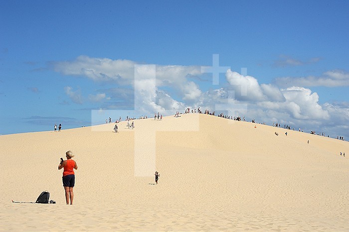 Return of tourists to the Dune du Pilat after the July 2022 fire. Compulsory shuttle to get to the site. The area affected by the fire is closed to the public.