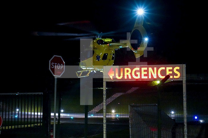 The SMUR helicopter transports patients 24 hours a day, 7 days a week.