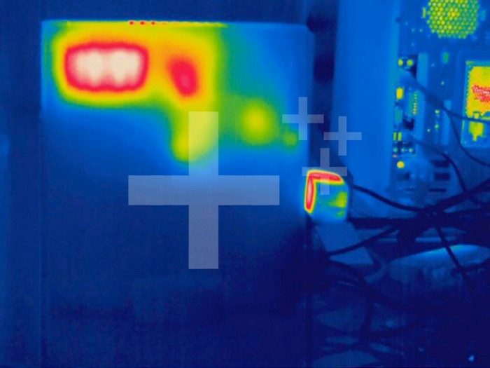 Thermogram - Battery back-up - The colors show temperature variation. The temperature scale runs from white (warmest) through red, yellow, green and cyan, blue and black (coldest)