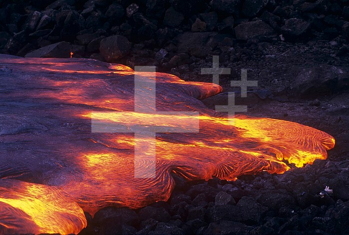 Pahoehoe lava flow from Kilauea Volcano, Hawaii Volcanoes National Park, Hawaii, USA.