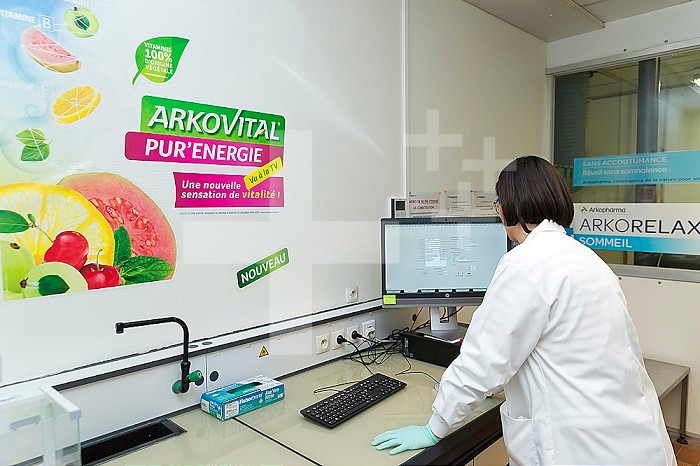 Reportage in the French Arkopharma lab in Nice, France. This pharmaceutical lab is specialized in the phytotherapy, natural medicine and dietary supplement sectors. It is the European market leader. Compression simulator, a galenic research and development tool. The machine enables small-scale production to be simulated in order to anticipate any potential problems. The technician starts the machine.